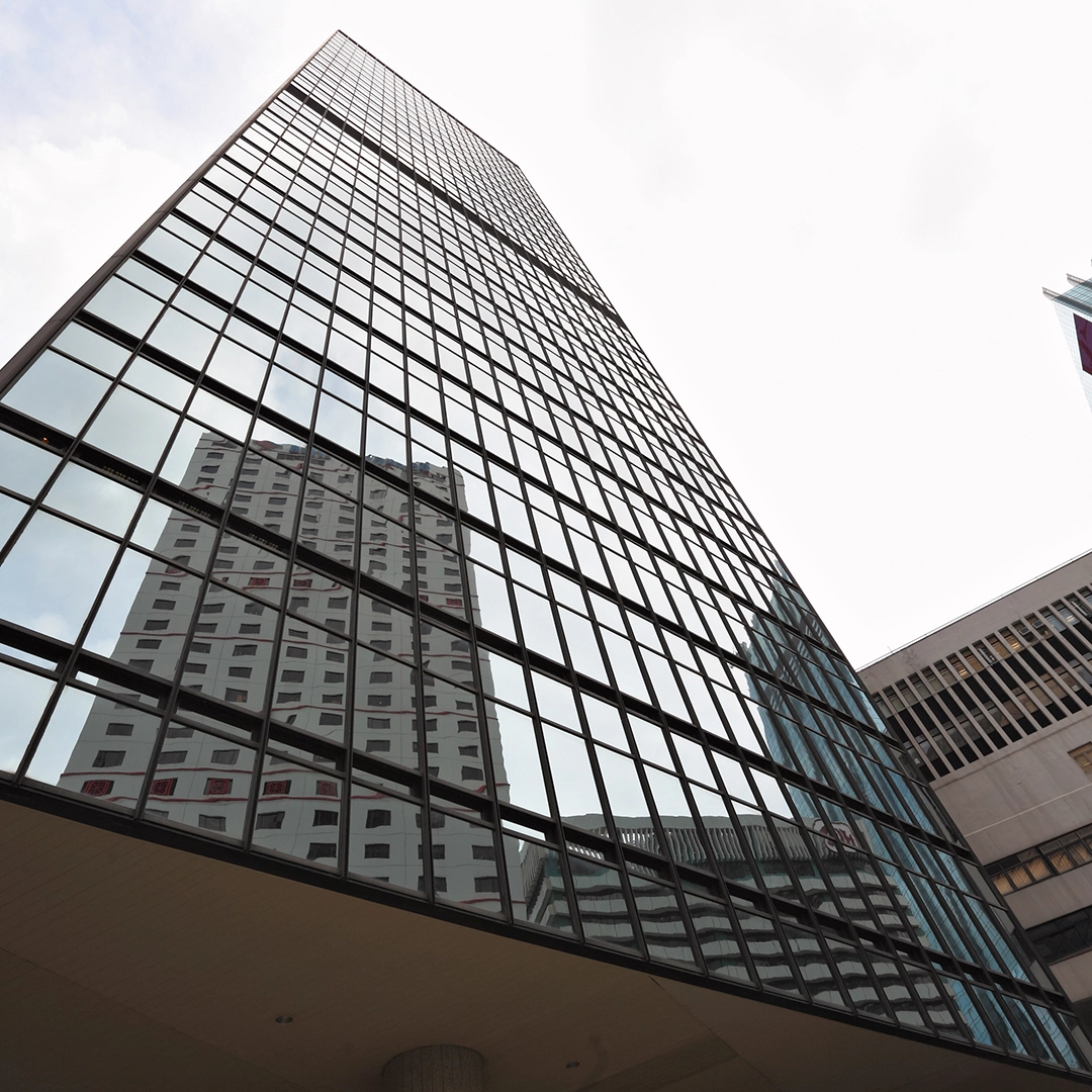 Aksa ofis temizliği hizmetinin verildiği modern kurumsal bina